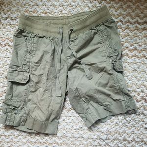 Old Navy green cargo shorts